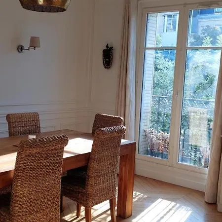 Haussmann Style 3 Bedrooms Flat In Auteuil